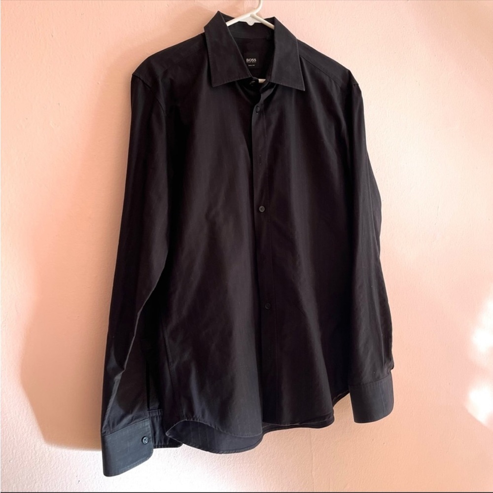 Hugo Boss Mens slim fit black button down shirt with silver lines Size Large